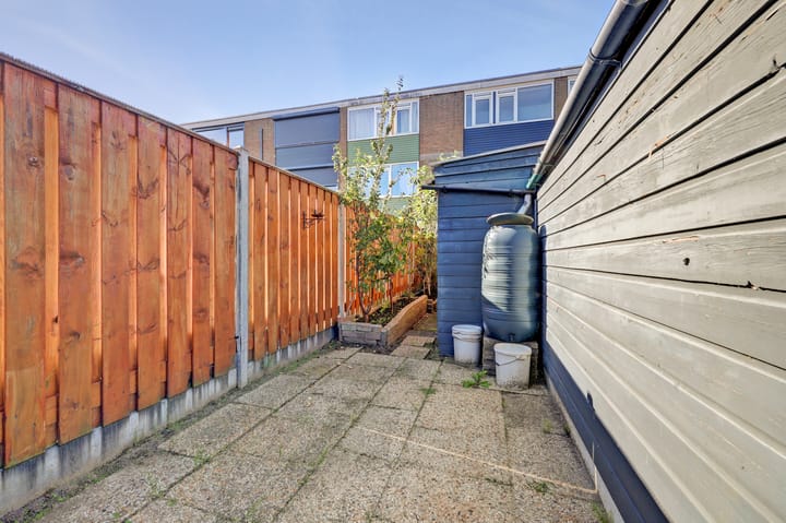 Tussenwoning te koop: Toverfluitstraat 16, Hoogvliet Rotterdam