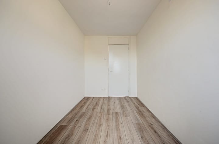 Tussenwoning te koop: Toverfluitstraat 16, Hoogvliet Rotterdam