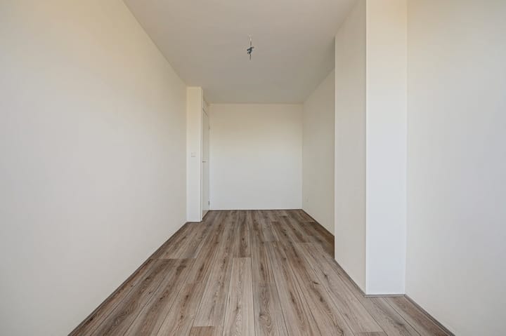 Tussenwoning te koop: Toverfluitstraat 16, Hoogvliet Rotterdam