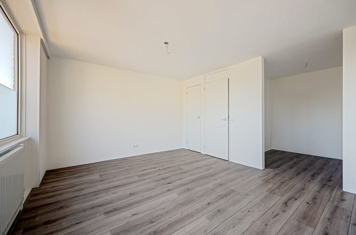 Tussenwoning te koop: Toverfluitstraat 16, Hoogvliet Rotterdam