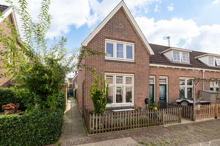 Vrijstaande woning te koop: Polderstraat 14, Leeuwarden