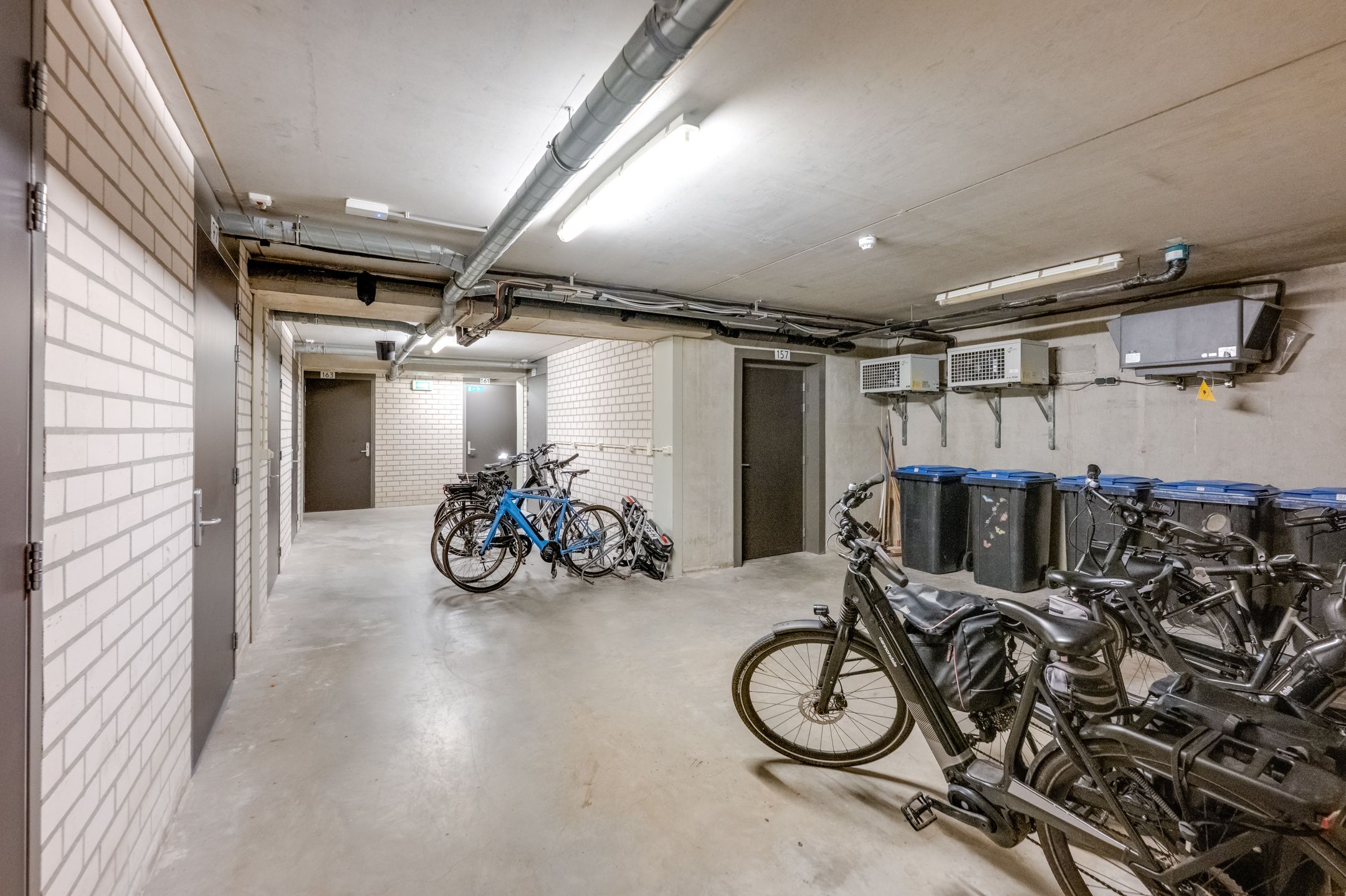 Photo 36 of Burgemeester Voetenstraat 91