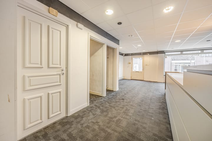 Tussenwoning te koop: Pater van den Elsenplein 2, Tilburg