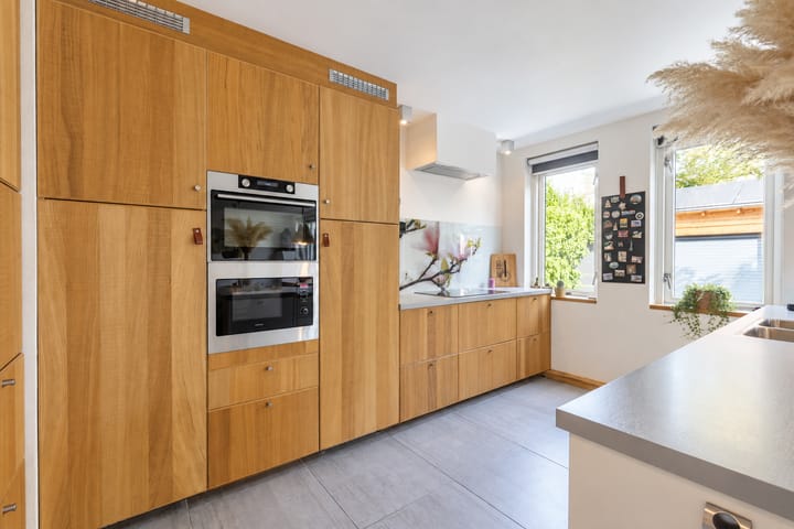 Twee-onder-één-kap te koop: Akelei 12, Tiel