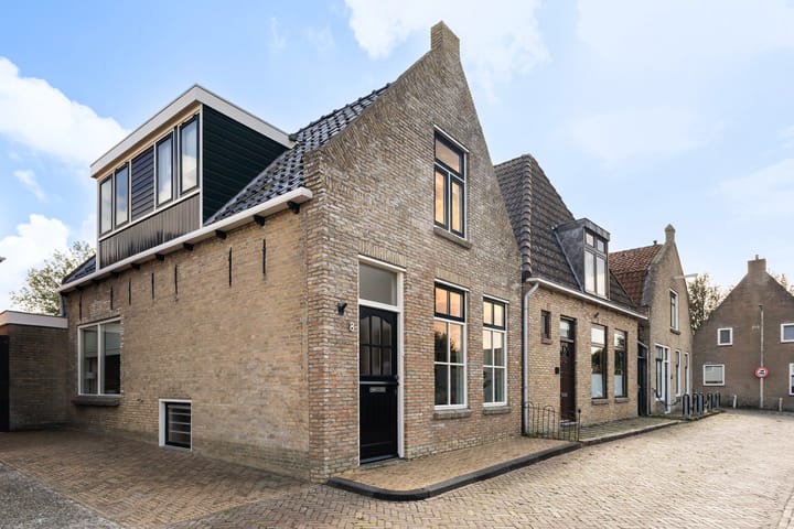 Twee-onder-één-kap te koop: Zilverstreek 8, Arum