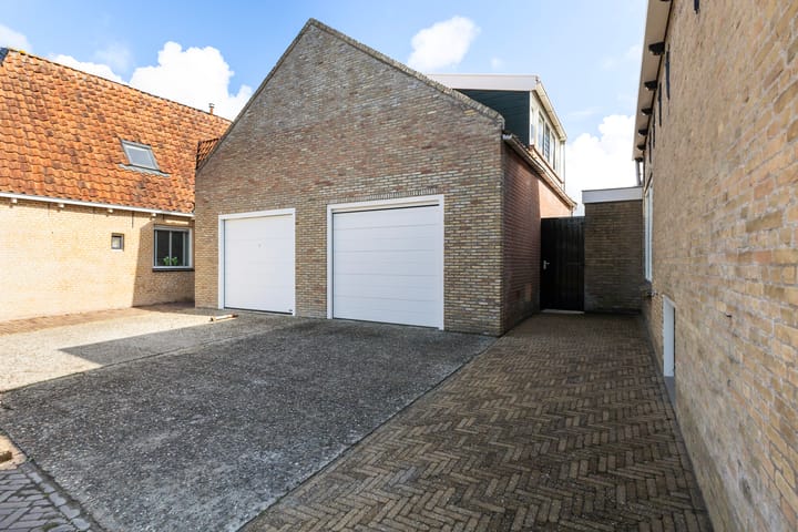 Twee-onder-één-kap te koop: Zilverstreek 8, Arum