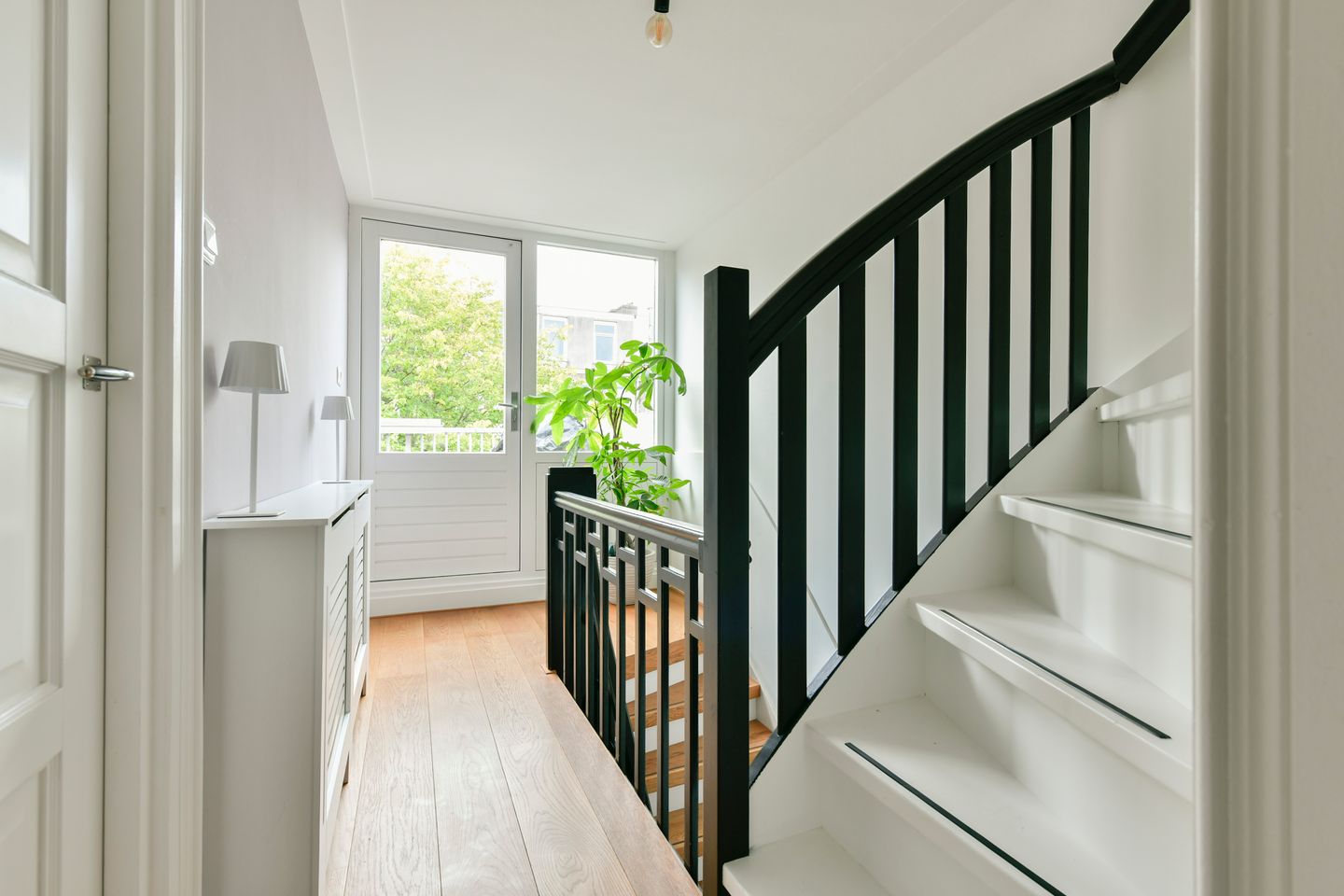 Photo 19 of Pieter van der Doesstraat 68-2