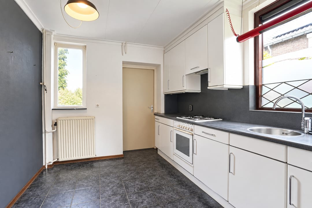 Photo 7 of Emmastraat 1