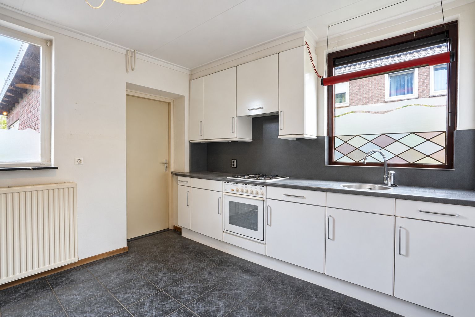Photo 6 of Emmastraat 1