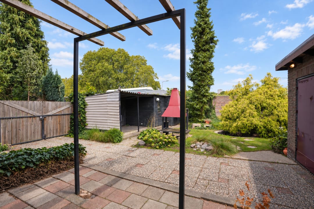 Photo 13 of Emmastraat 1