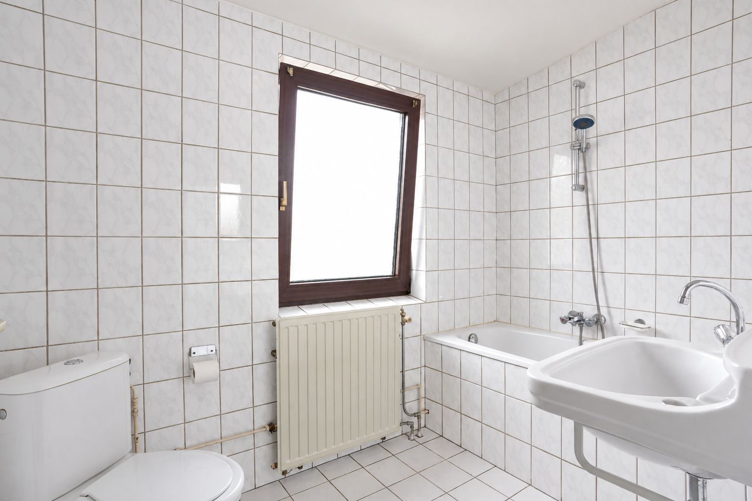 Photo 12 of Emmastraat 1