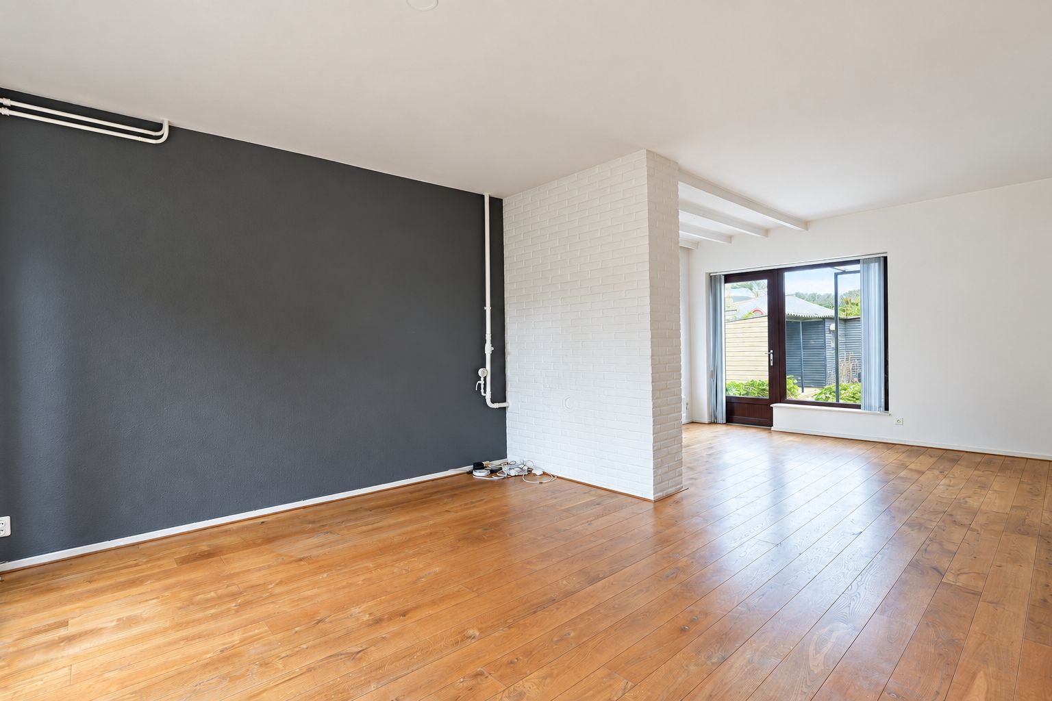 Photo 3 of Emmastraat 1