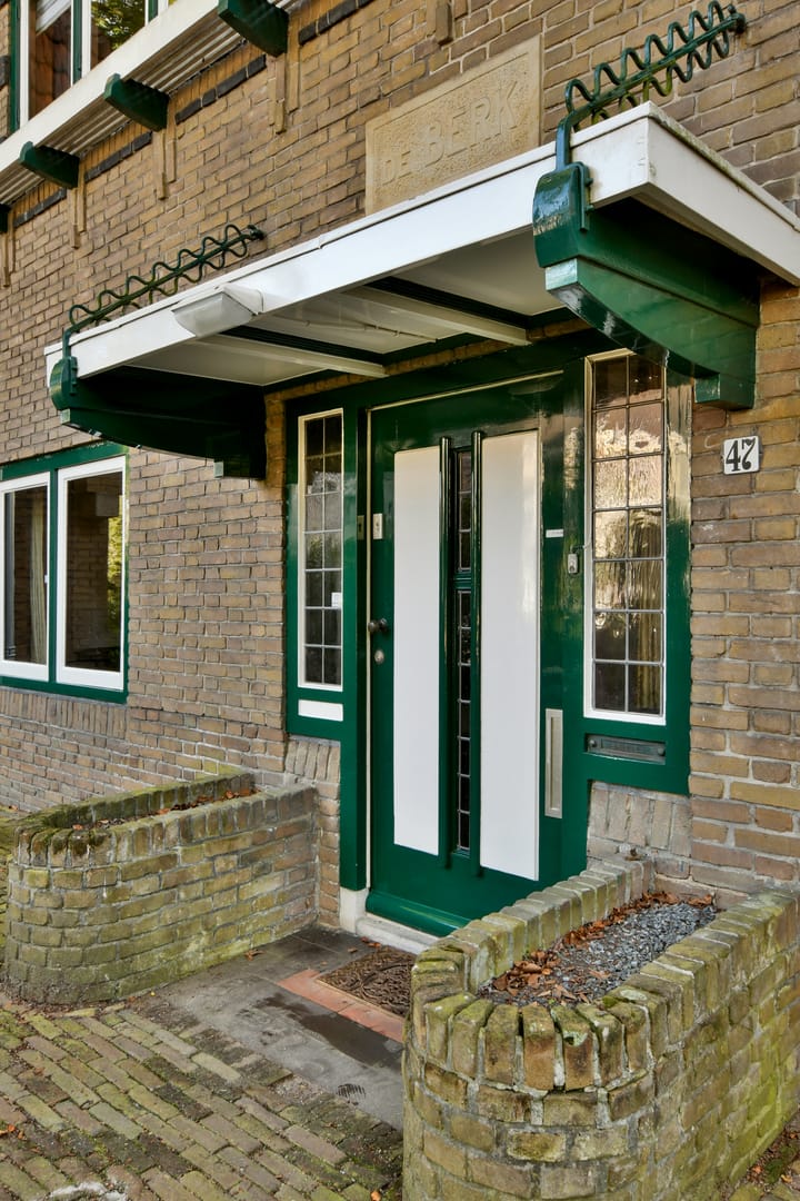 Twee-onder-één-kap te koop: Albertus Perkstraat 47, Hilversum