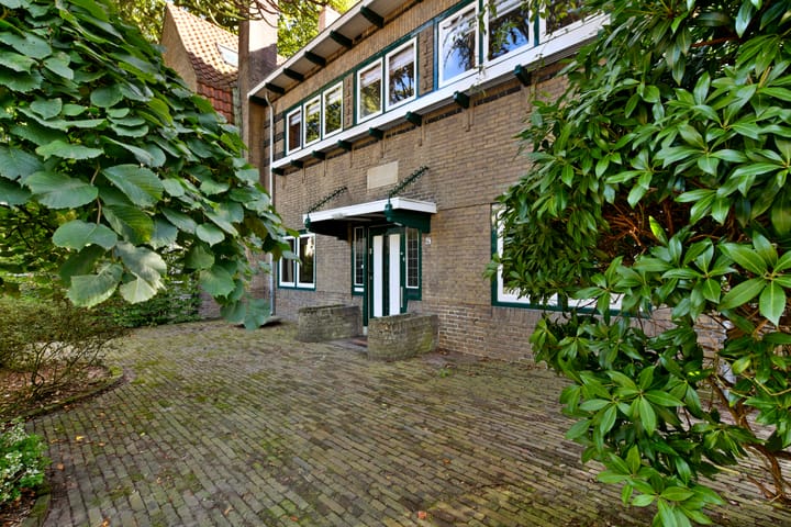 Twee-onder-één-kap te koop: Albertus Perkstraat 47, Hilversum