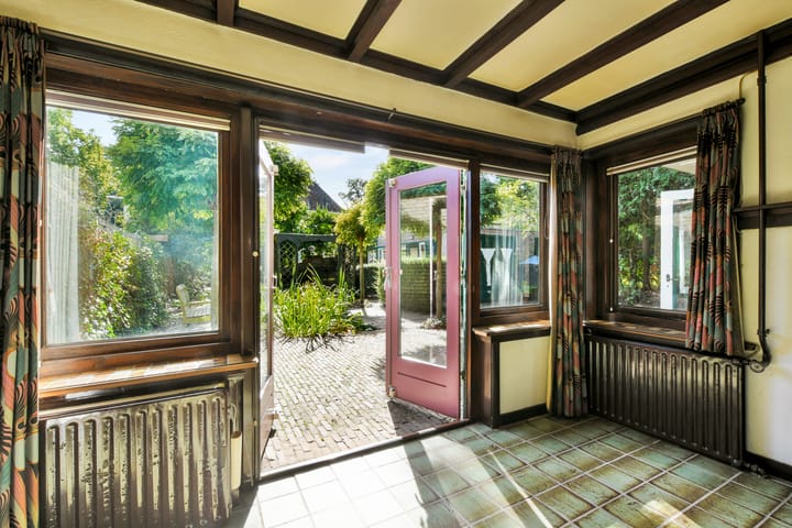 Twee-onder-één-kap te koop: Albertus Perkstraat 47, Hilversum