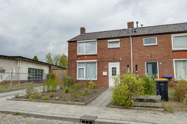 Hoekwoning te koop: Lariksstraat 1, Winterswijk
