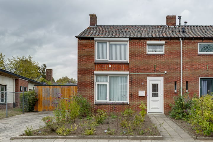 Hoekwoning te koop: Lariksstraat 1, Winterswijk