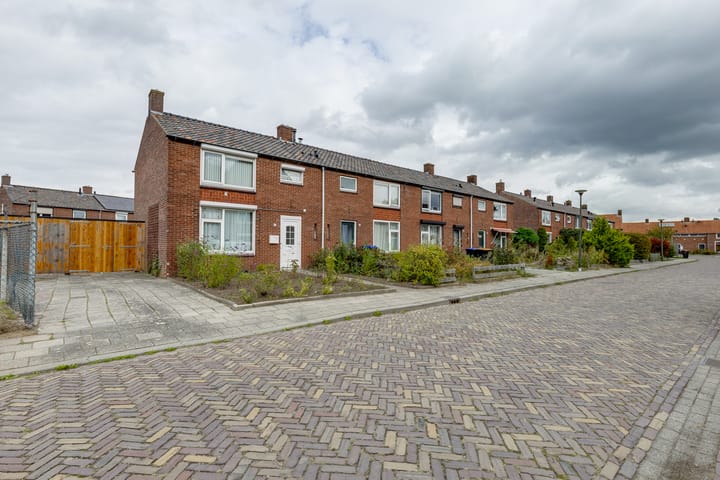 Hoekwoning te koop: Lariksstraat 1, Winterswijk