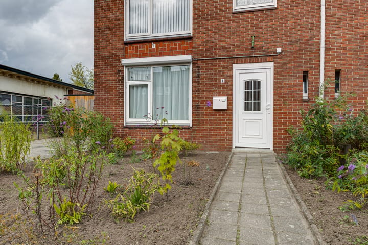 Hoekwoning te koop: Lariksstraat 1, Winterswijk