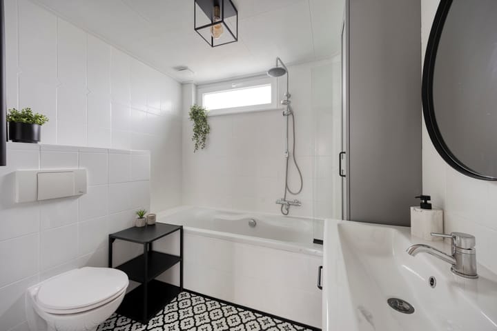 Tussenwoning te koop: Burg van Leentstraat 27, Grubbenvorst