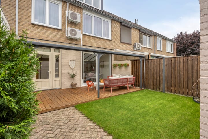 Tussenwoning te koop: Burg van Leentstraat 27, Grubbenvorst