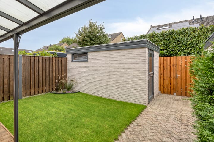 Tussenwoning te koop: Burg van Leentstraat 27, Grubbenvorst