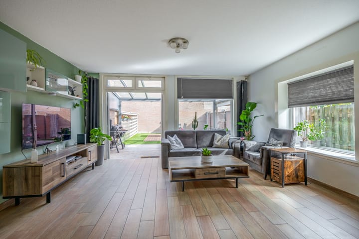 Hoekwoning te koop: Albert Verweijlaan 45, Hillegom