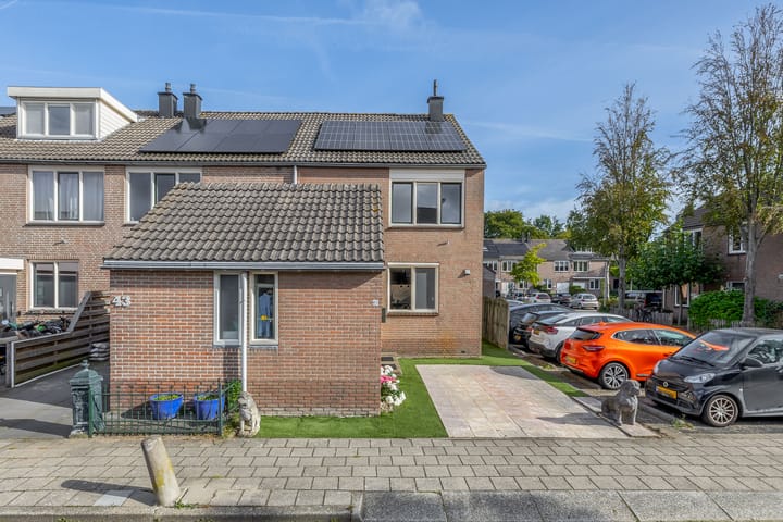 Hoekwoning te koop: Albert Verweijlaan 45, Hillegom