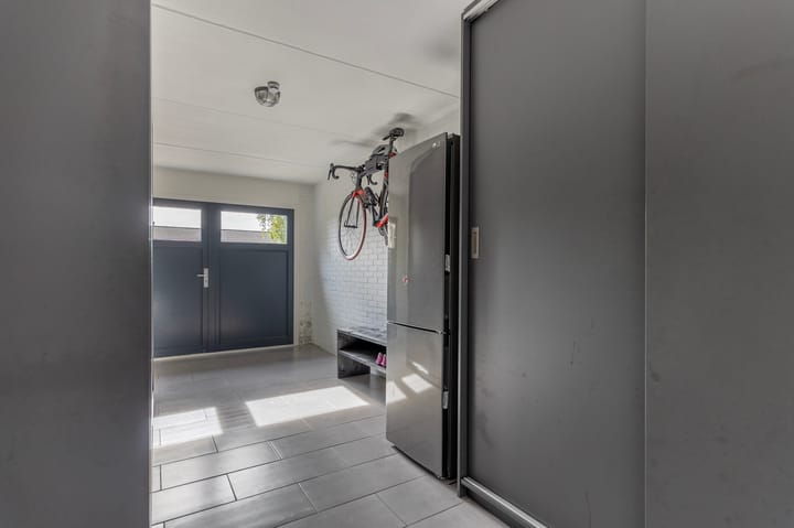 Tussenwoning te koop: Ridder Arnoud van Amstelstraat 12, Polsbroek
