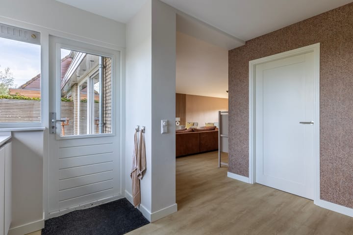 Tussenwoning te koop: Ridder Arnoud van Amstelstraat 12, Polsbroek