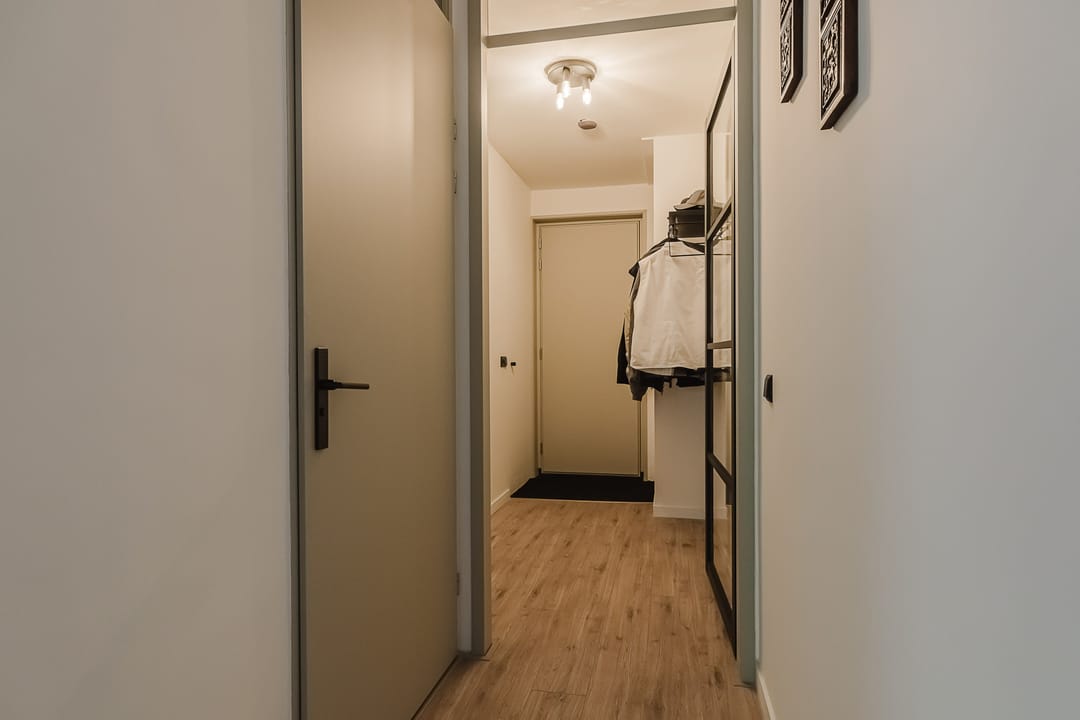 Photo 8 of Donkvaart 7-B6
