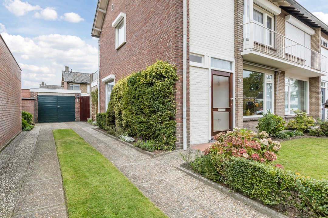 Photo 2 of Van Spreeuwelstraat 17
