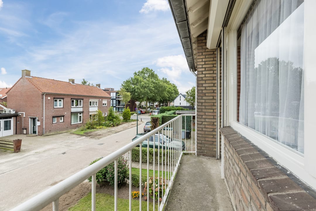 Photo 32 of Van Spreeuwelstraat 17