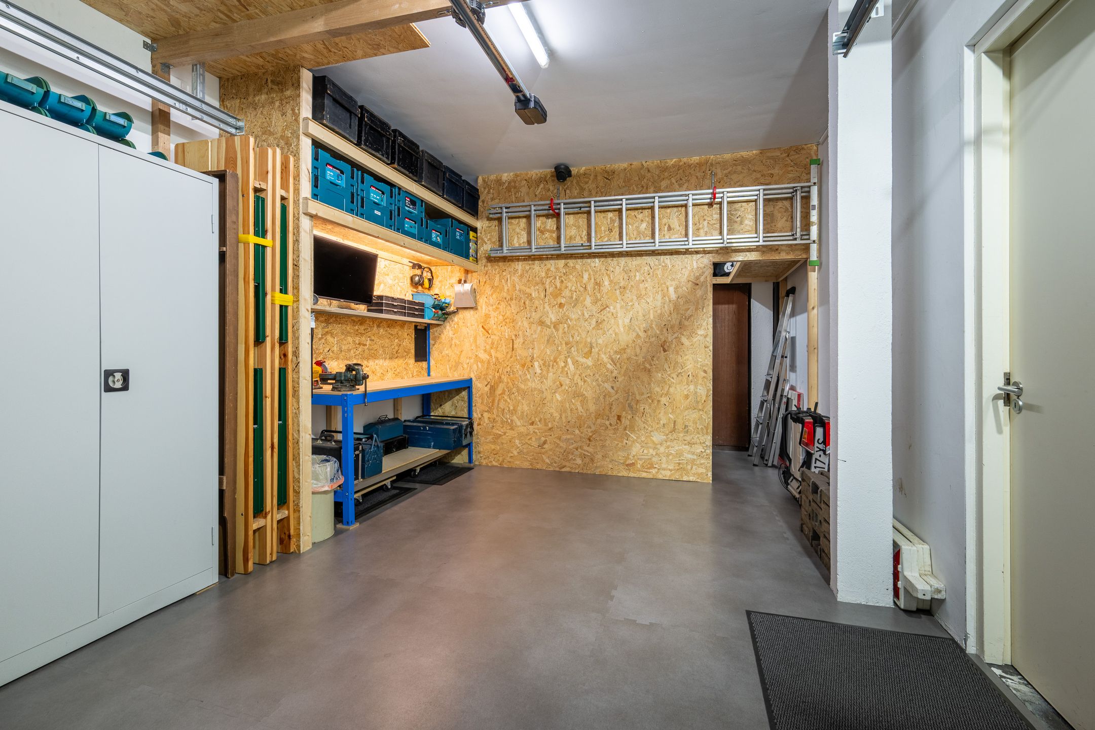 Photo 30 of Deken Nicolaijestraat 24