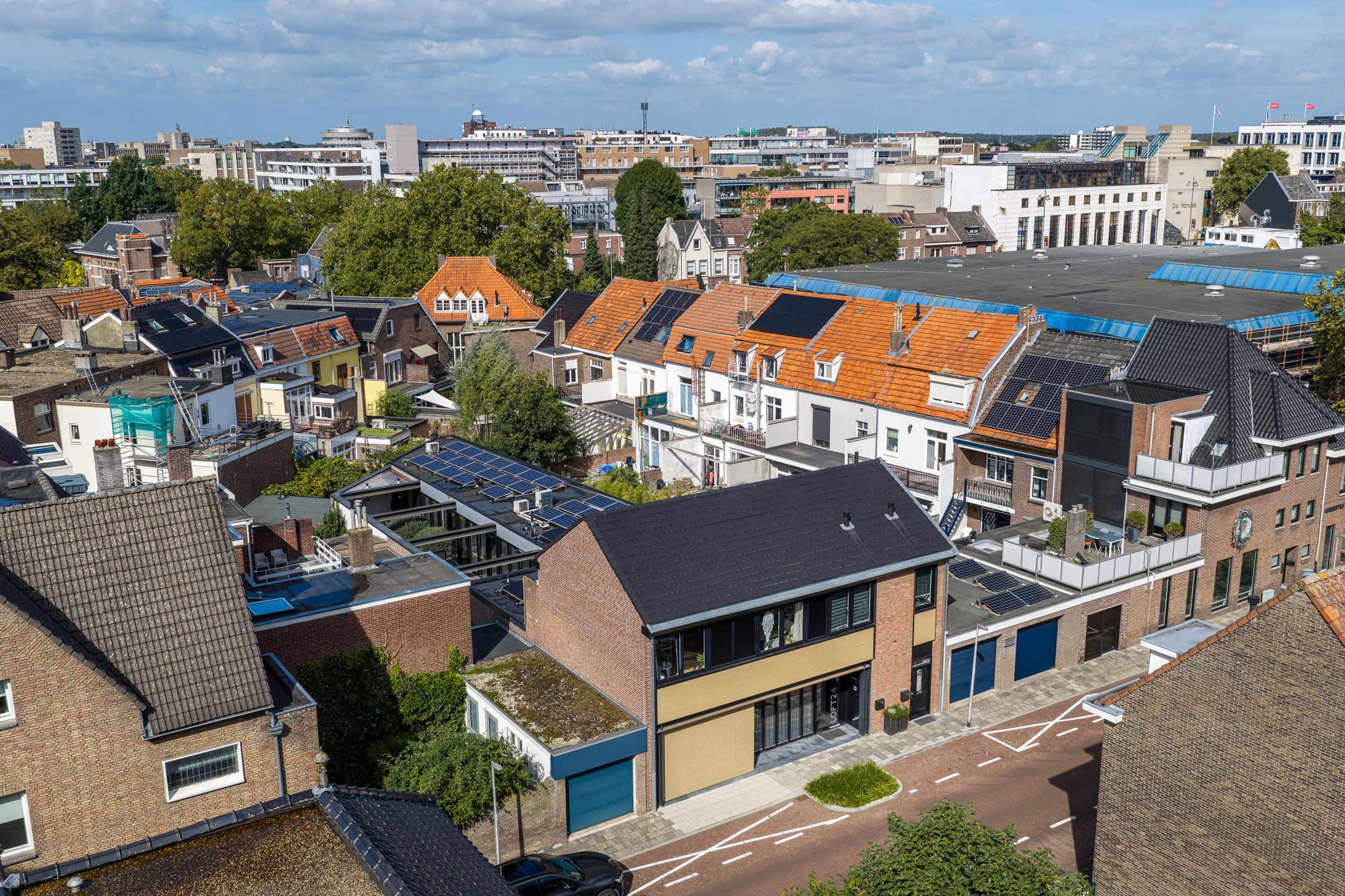 Photo 45 of Deken Nicolaijestraat 24