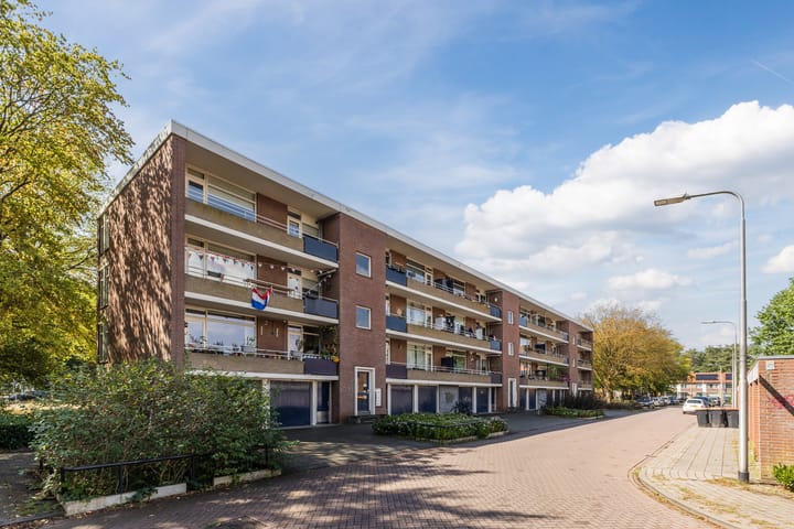 Azuurweg 350 — te koop in Tilburg, Portiekflat