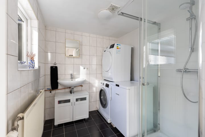 Tussenwoning te koop: Mgr. Van de Weteringstraat 20, Hilversum