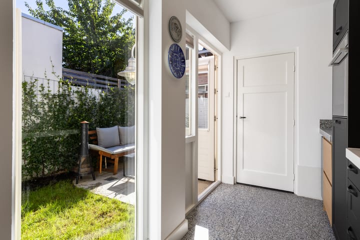 Tussenwoning te koop: Mgr. Van de Weteringstraat 20, Hilversum
