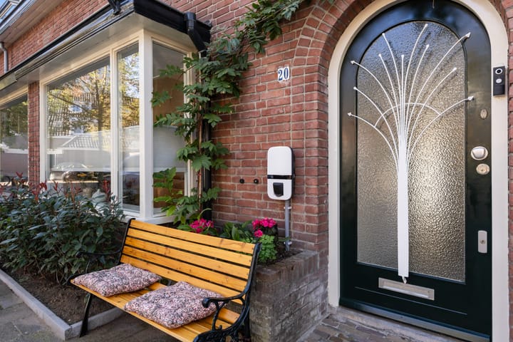 Tussenwoning te koop: Mgr. Van de Weteringstraat 20, Hilversum