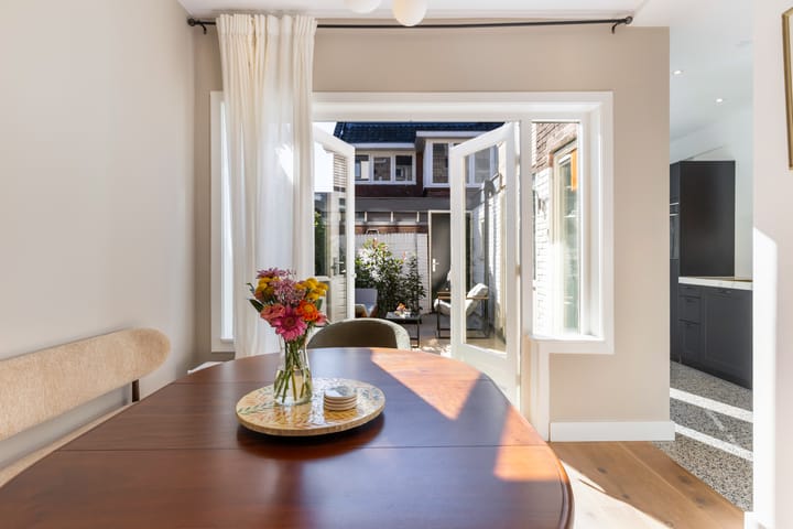 Tussenwoning te koop: Mgr. Van de Weteringstraat 20, Hilversum