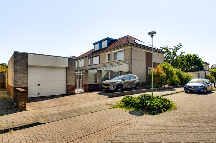 Hoekwoning te koop: Rinus pereirastraat 1, Reuver
