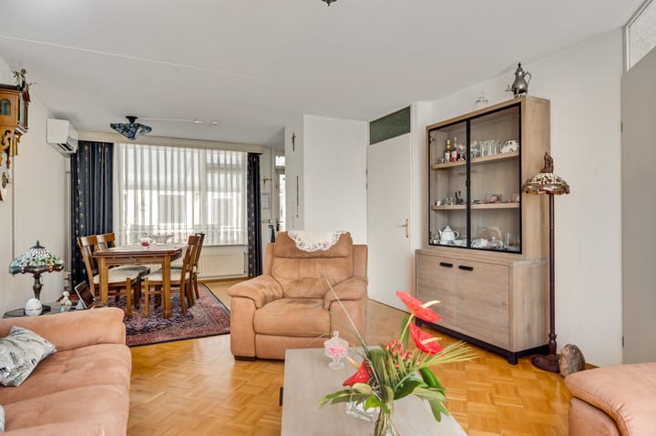 Hoekwoning te koop: Rinus pereirastraat 1, Reuver