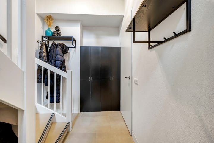 Tussenwoning te koop: Connie Meijerstraat 6, Hellevoetsluis