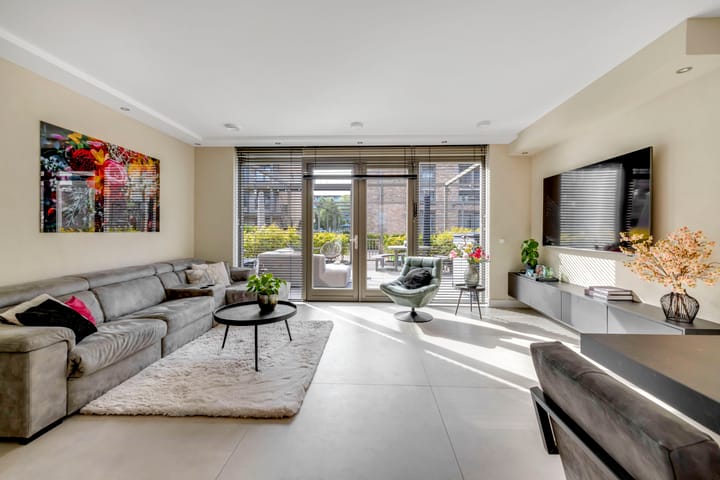 Tussenwoning te koop: Connie Meijerstraat 6, Hellevoetsluis