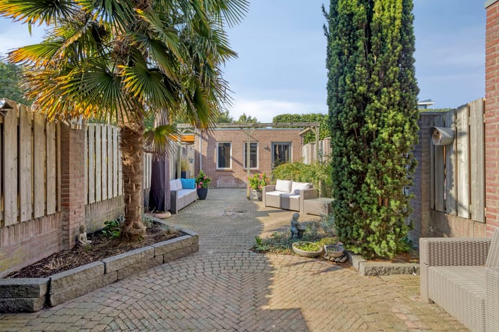 Tussenwoning te koop: Ophemertstraat 63, Tilburg