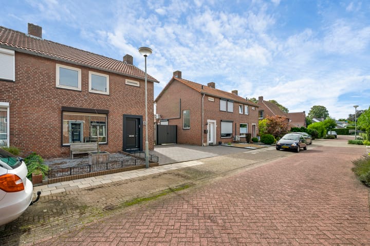 Twee-onder-één-kap te koop: St.Andreasstraat 8, Melick