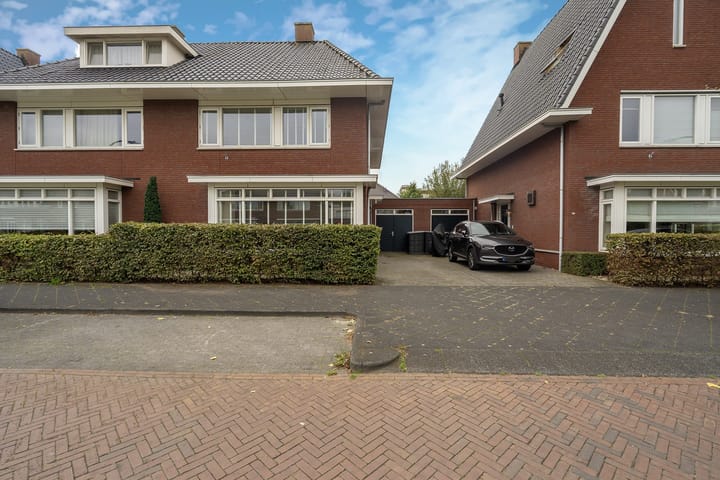 Valkenswaardstraat 60 — te koop in Tilburg, 2-onder-1-kapwoning