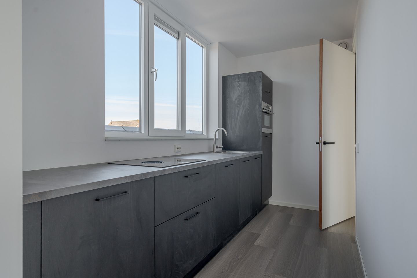 Photo 10 of Moerheimstraat 4-C