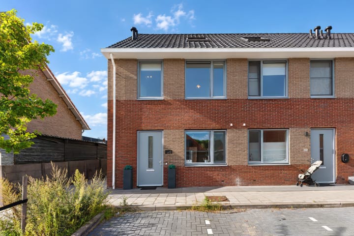 Hoekwoning te koop: Dahliastraat 11A, Baarn