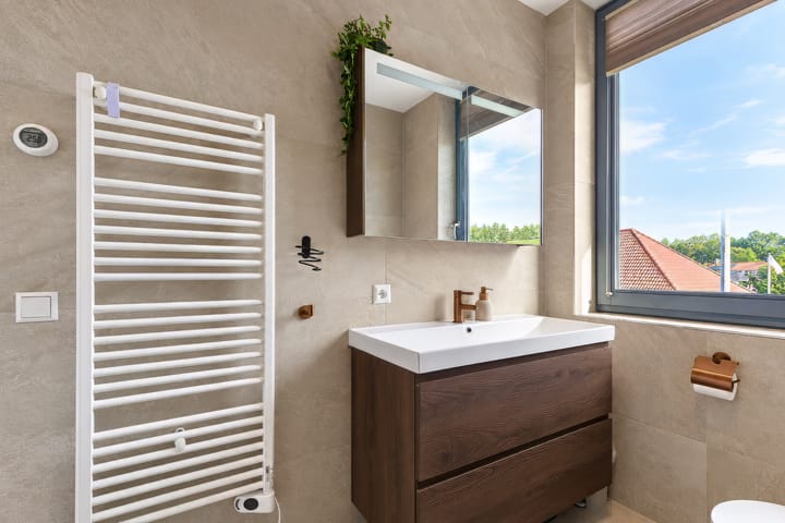 Hoekwoning te koop: Dahliastraat 11A, Baarn